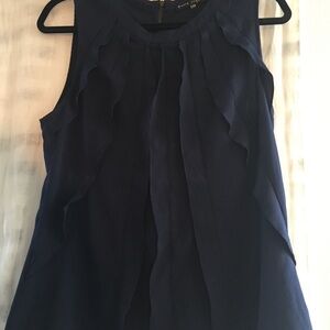 Navy blue sleeveless shirt. Front detail. Classy zip back